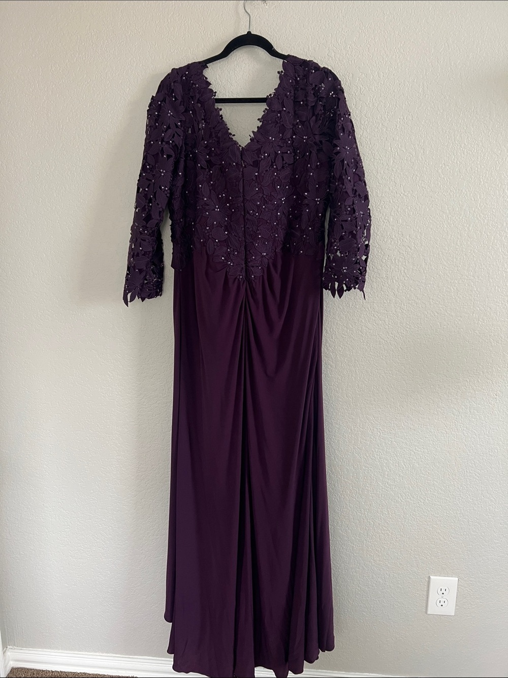 MGNY Madeline Gardner New York 72418 Long Formal Dress In Eggplant . Size 14 - Picture 8 of 12